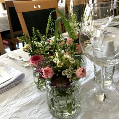 Individueller Tischschmuck für Hochzeiten von Sines, dem Blumenladen in Lustenau