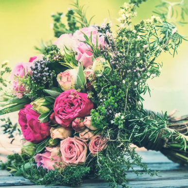 Zauberhafte Brausträuße und individuelle Hochzeitsfloristik gibt's bei Sines Ambiente, Blumen, Cafe in Lustenau