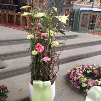 Blumen-Arrangements für Trauerfeiern von Sines Lustenau